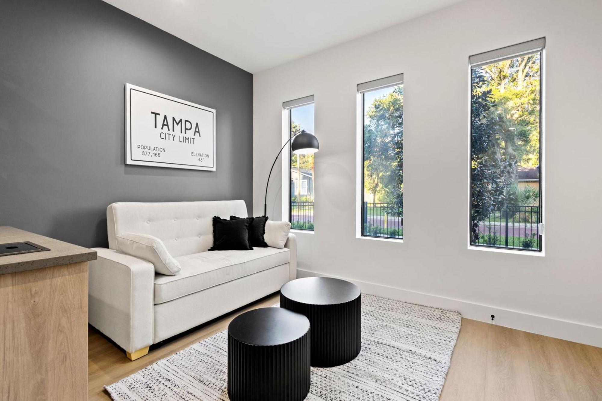 Warm Modern New Construction Townhome In Tampa Heights ภายนอก รูปภาพ